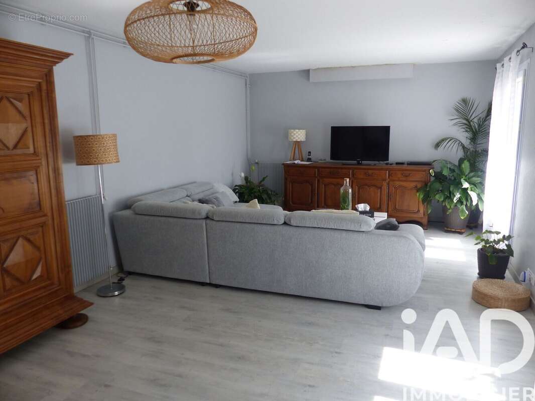 Maison 172 m² à Saint-Pierre-Du-Mont  - photo 2