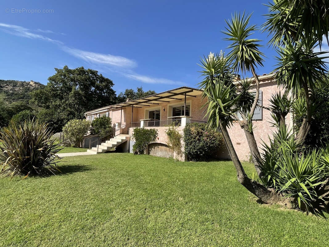 Maison à PLAN-DE-LA-TOUR