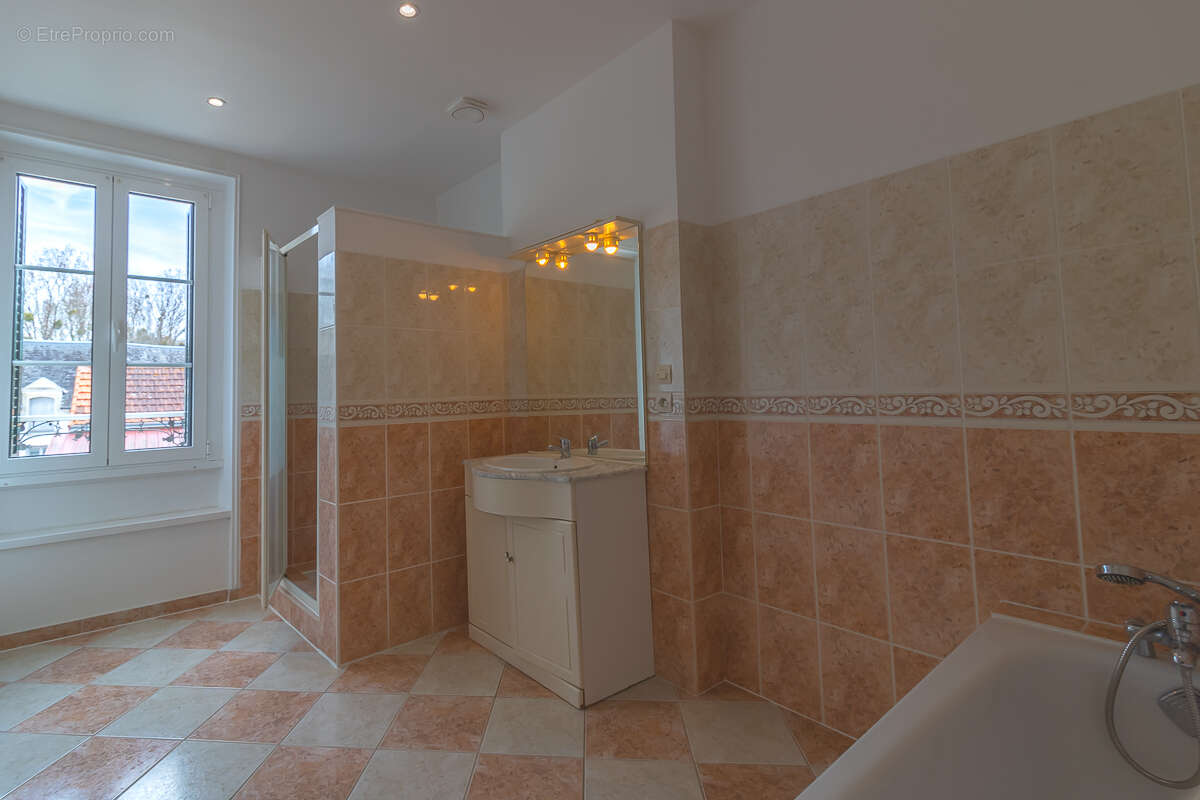 Maison La Vernelle 6 pièce(s) 159 m2 - photo 6
