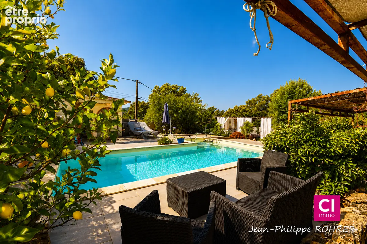 Maison récente 7 pièces avec piscine à vendre à Sainte-Anastasie-sur-Issole - photo 2