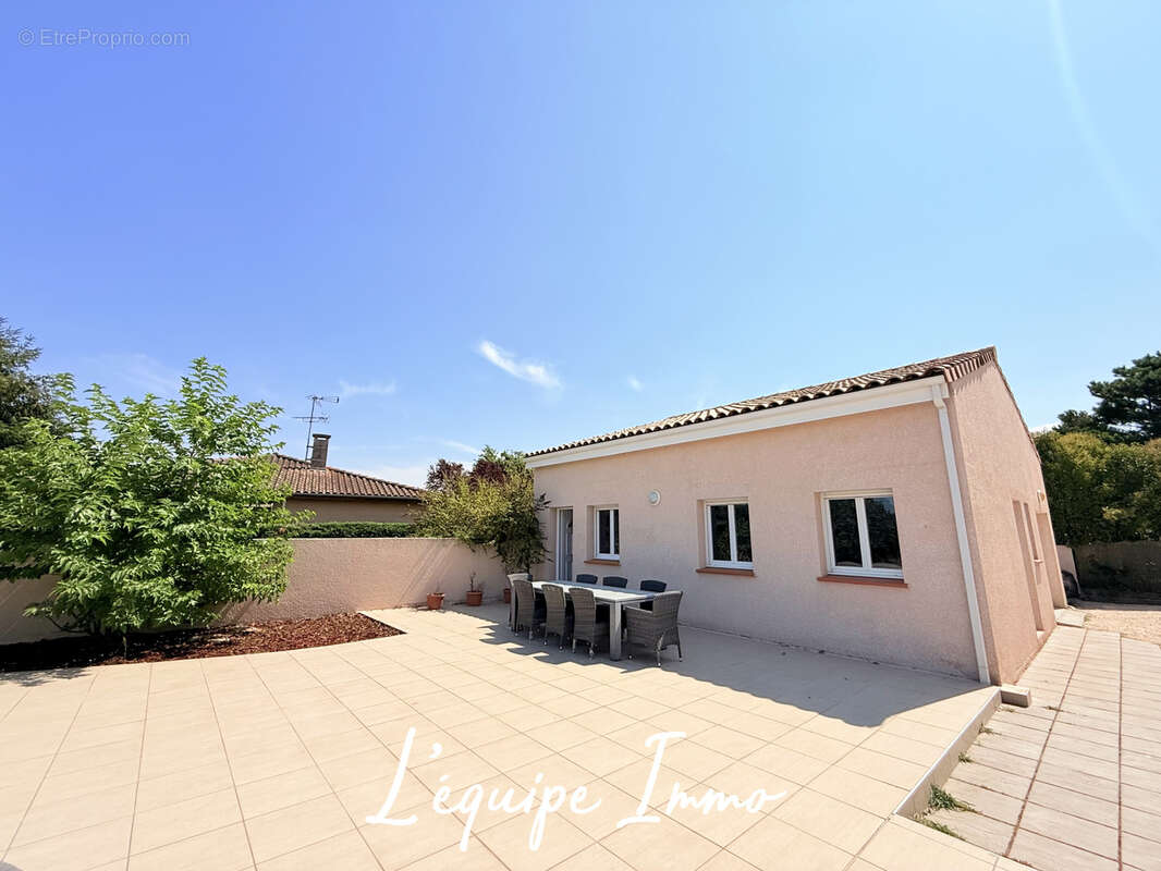 Maison T4 de 116 m2- Maison duplex T2- 2 garages- Piscine- Terrain de 1980 m2- - photo 7