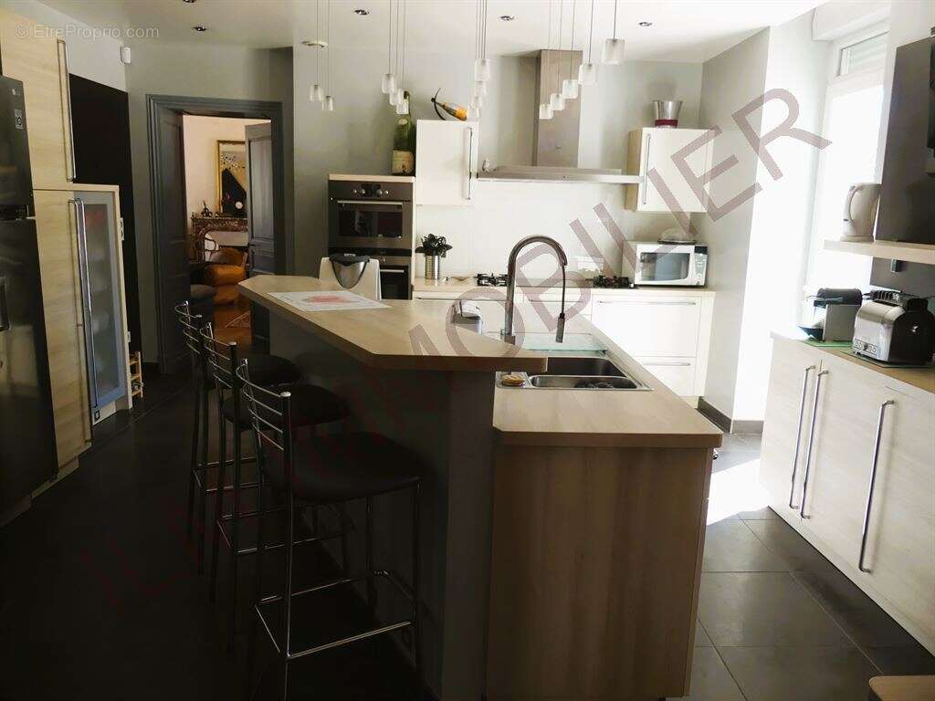 Maison à ESCOLIVES-SAINTE-CAMILLE