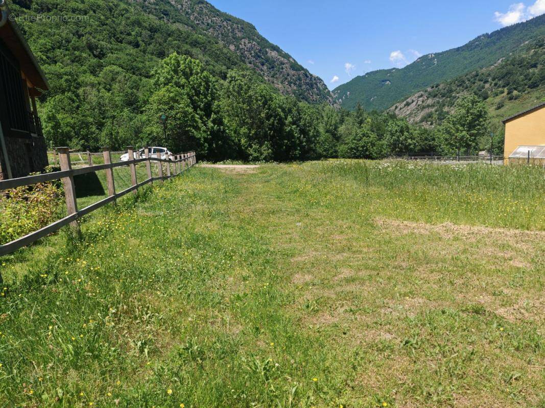 Terrain à AX-LES-THERMES