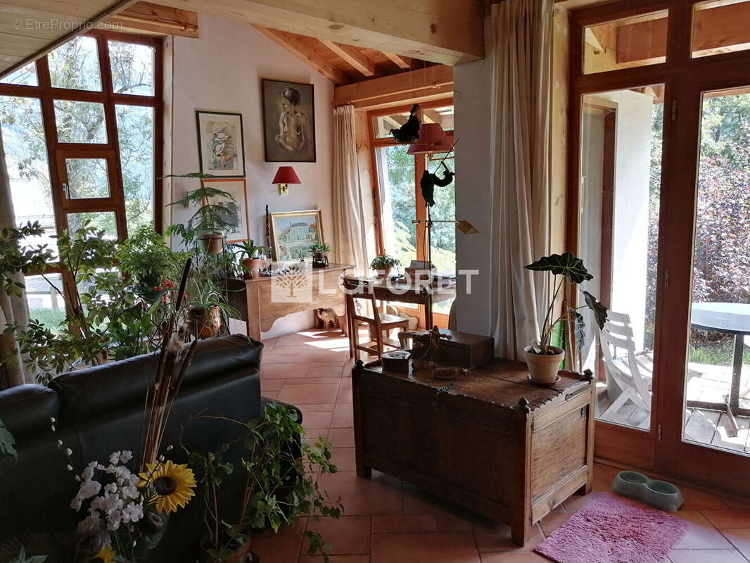 Maison à LES CHAPELLES