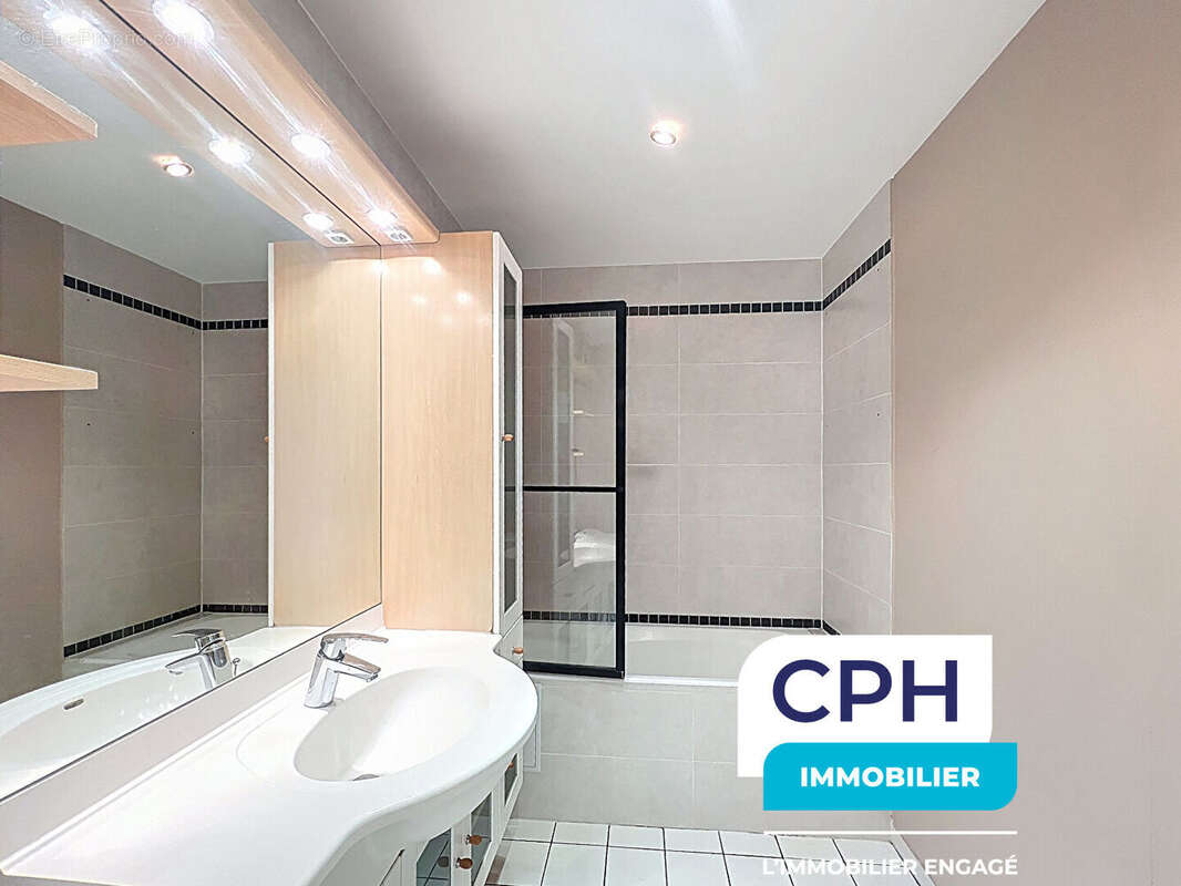 Appartement à COURBEVOIE