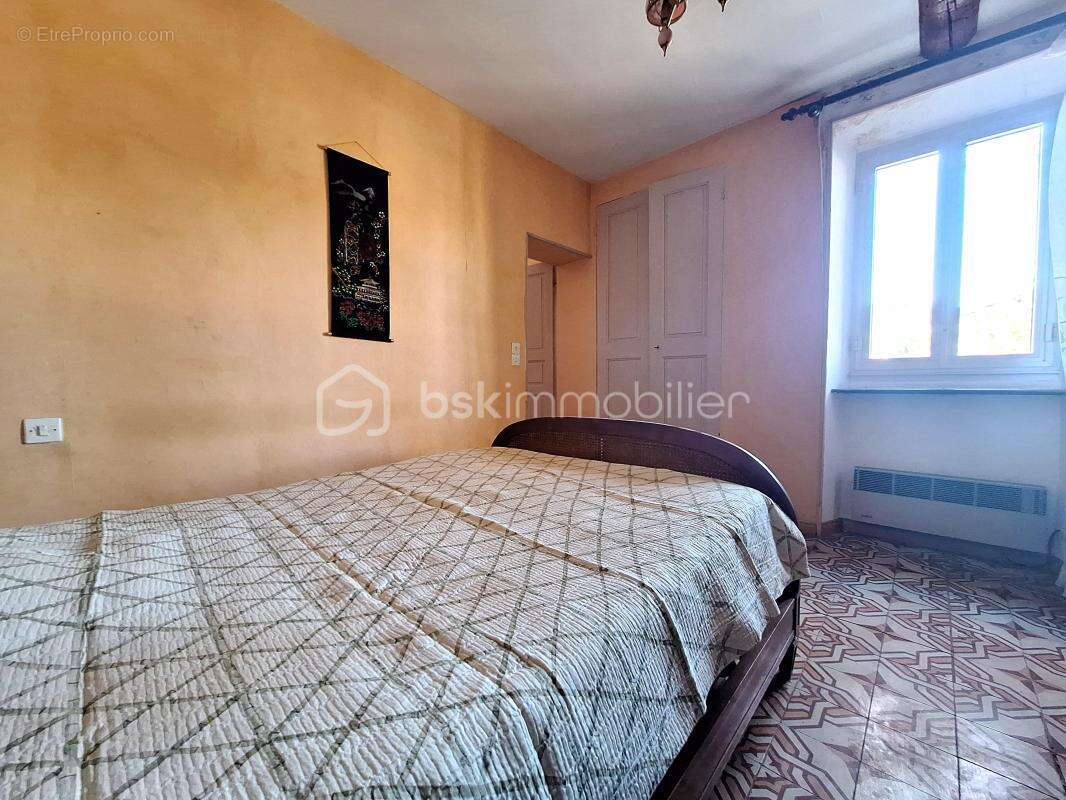 Maison de village - fort potentiel - 88 m2 - 3 chambres - cellier - grenier amenageable - terrasse - photo 18