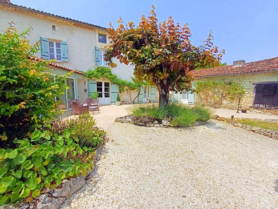 Maison à AUBETERRE-SUR-DRONNE
