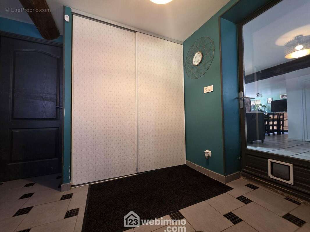 Un espace pratique avec placards de rangement intégrés - Maison à SAINT-THOMAS