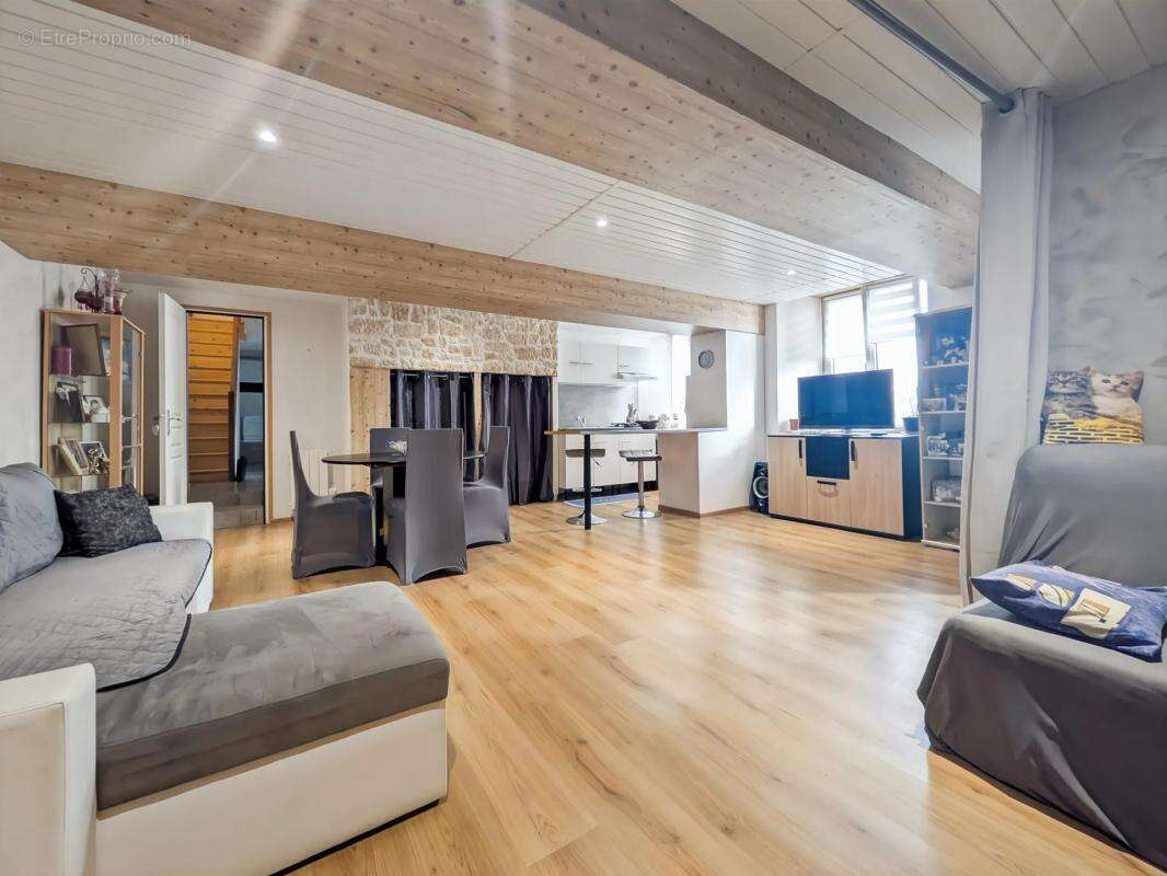 Maison à PERRIERS-EN-BEAUFICEL