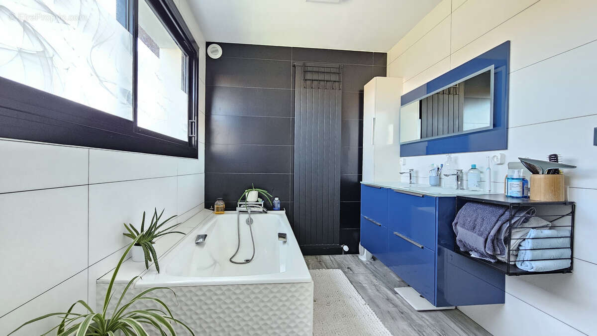 Maison à LES HERBIERS