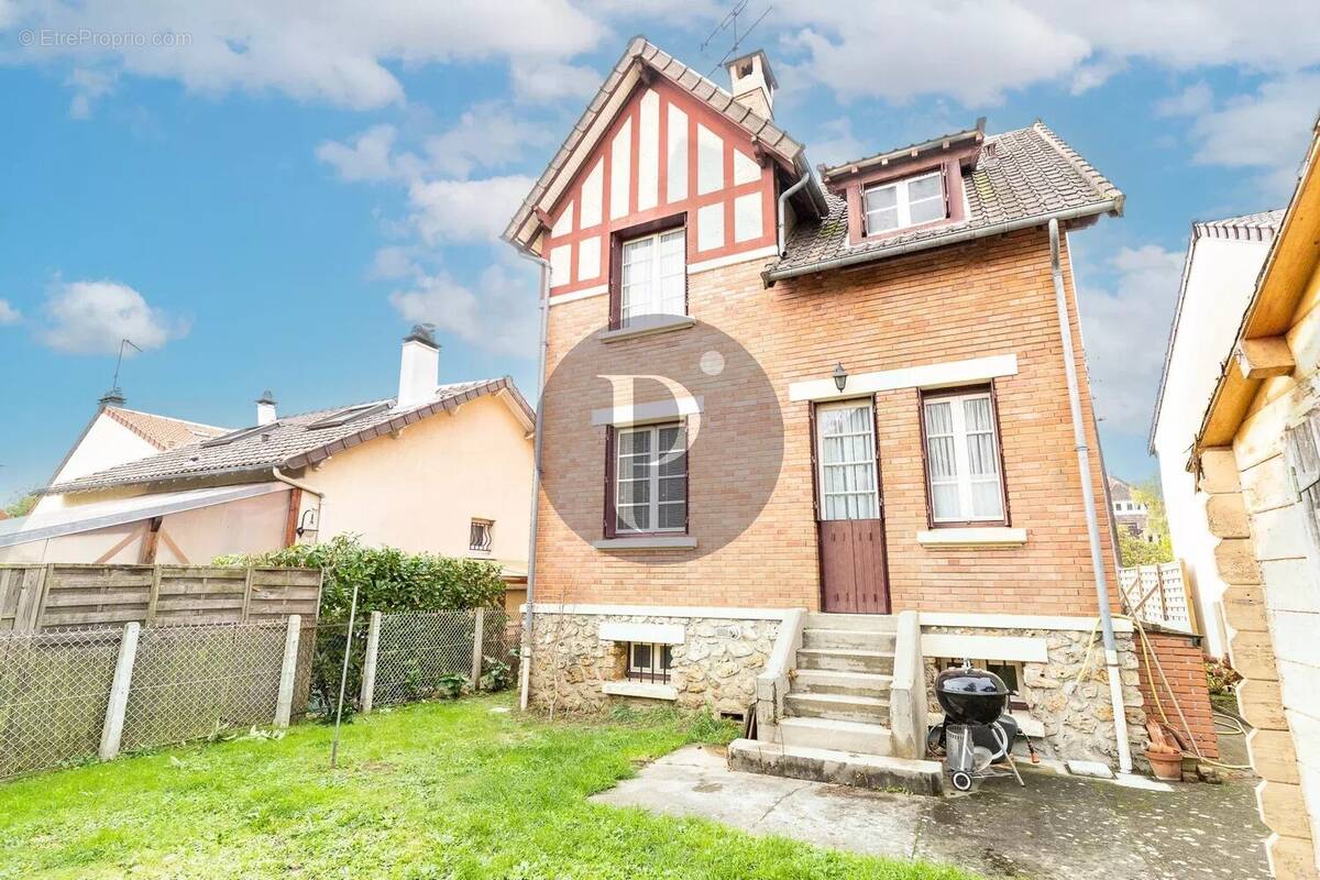 Maison à VERRIERES-LE-BUISSON