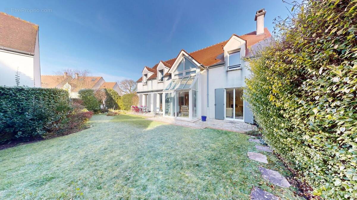 Maison à SAINT-NOM-LA-BRETECHE