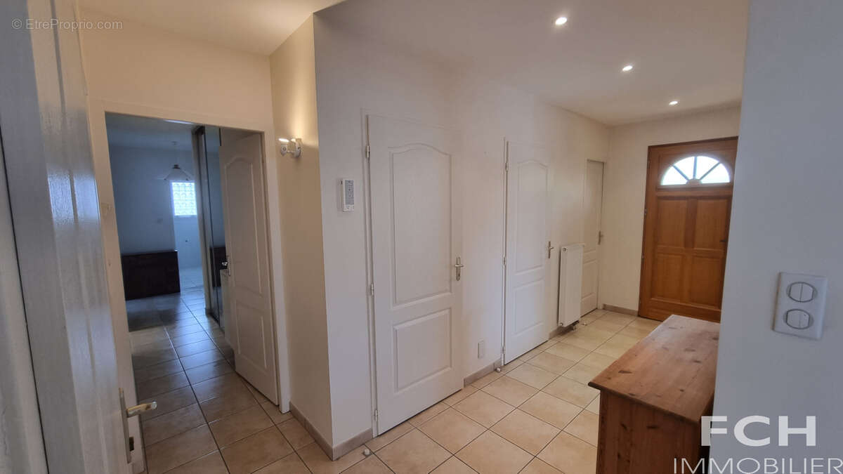 Villa 4 chambres, bureau, 2 garages, vue, proche toutes commodités - photo 7