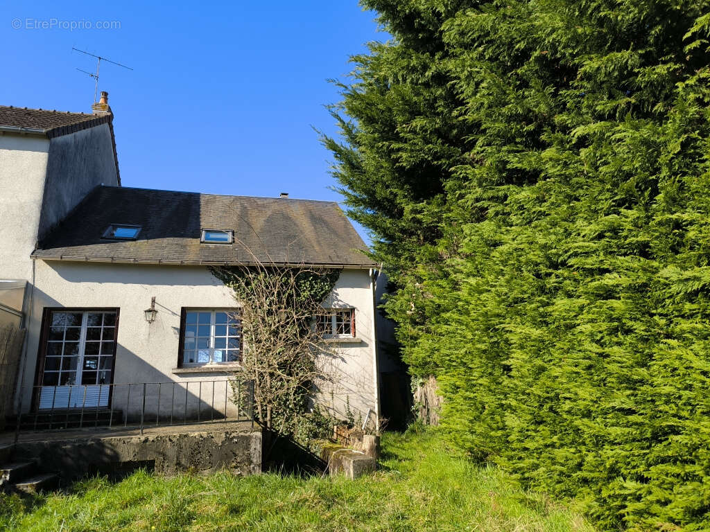 Maison à MONTREUILLON