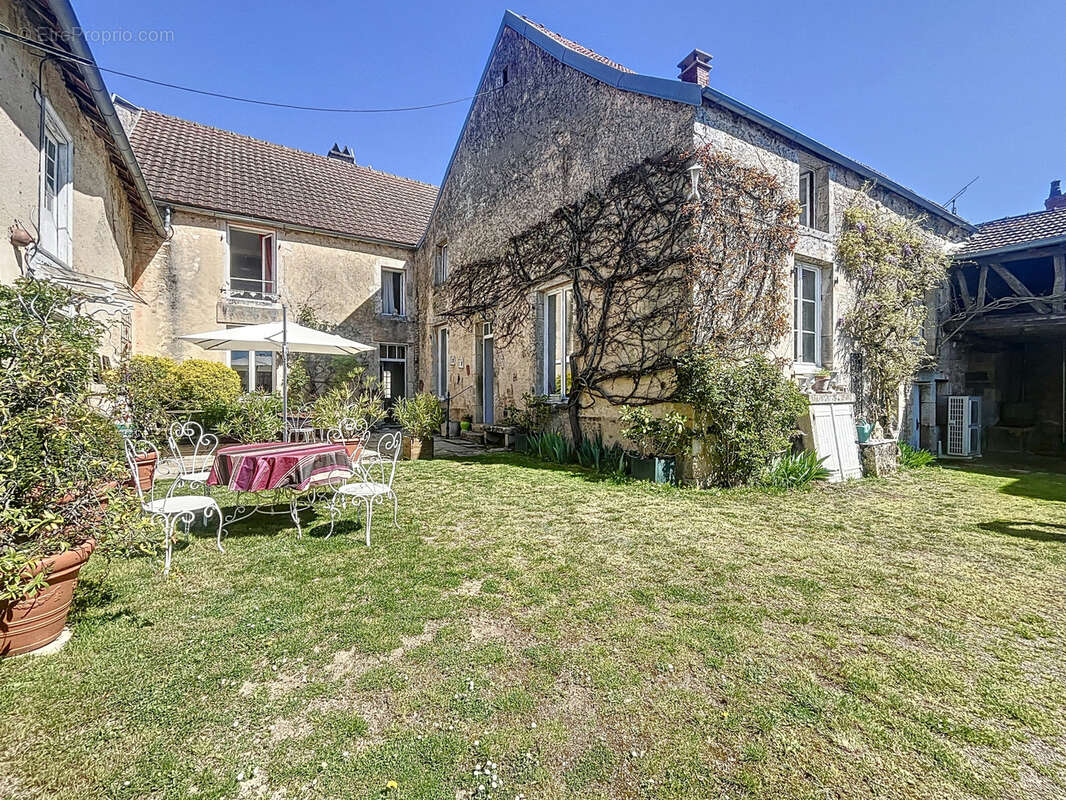 Maison à GRANCEY-LE-CHATEAU-NEUVELLE