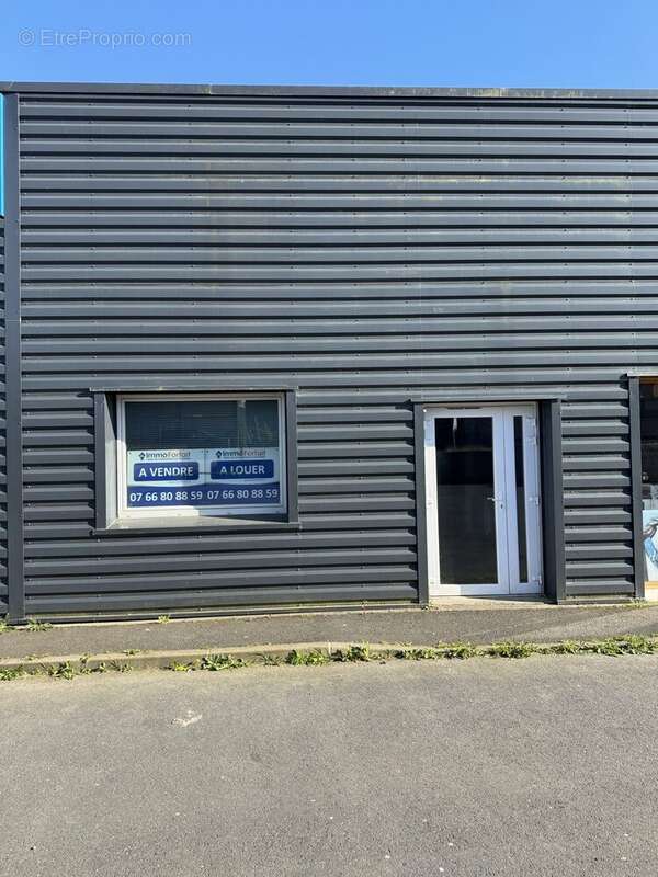 Commerce à SAINT-MARTIN-DES-CHAMPS