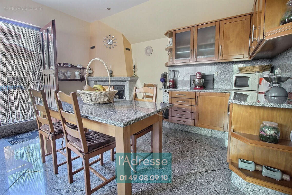 Appartement à L&#039;HAY-LES-ROSES