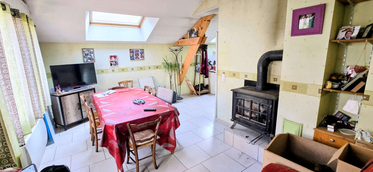 Maison 217 m² à Champlitte  - photo 3