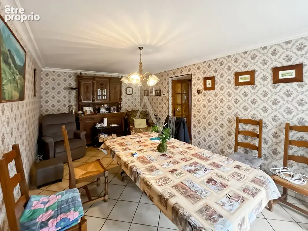 Maison ancienne de 122 m² avec 4 chambres et potentiel d'aménagement à Gaillon sur Montcient - photo 6