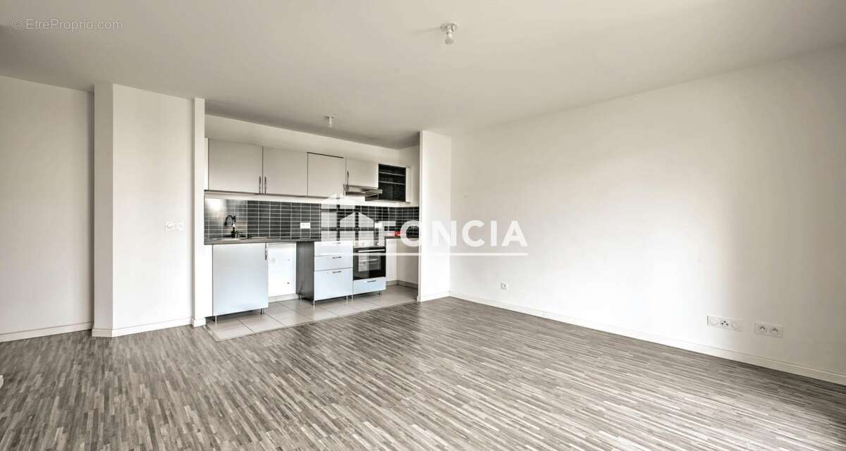 Appartement à FONTENAY-LE-FLEURY