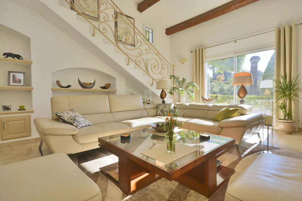 Maison à ROQUEFORT-LES-PINS