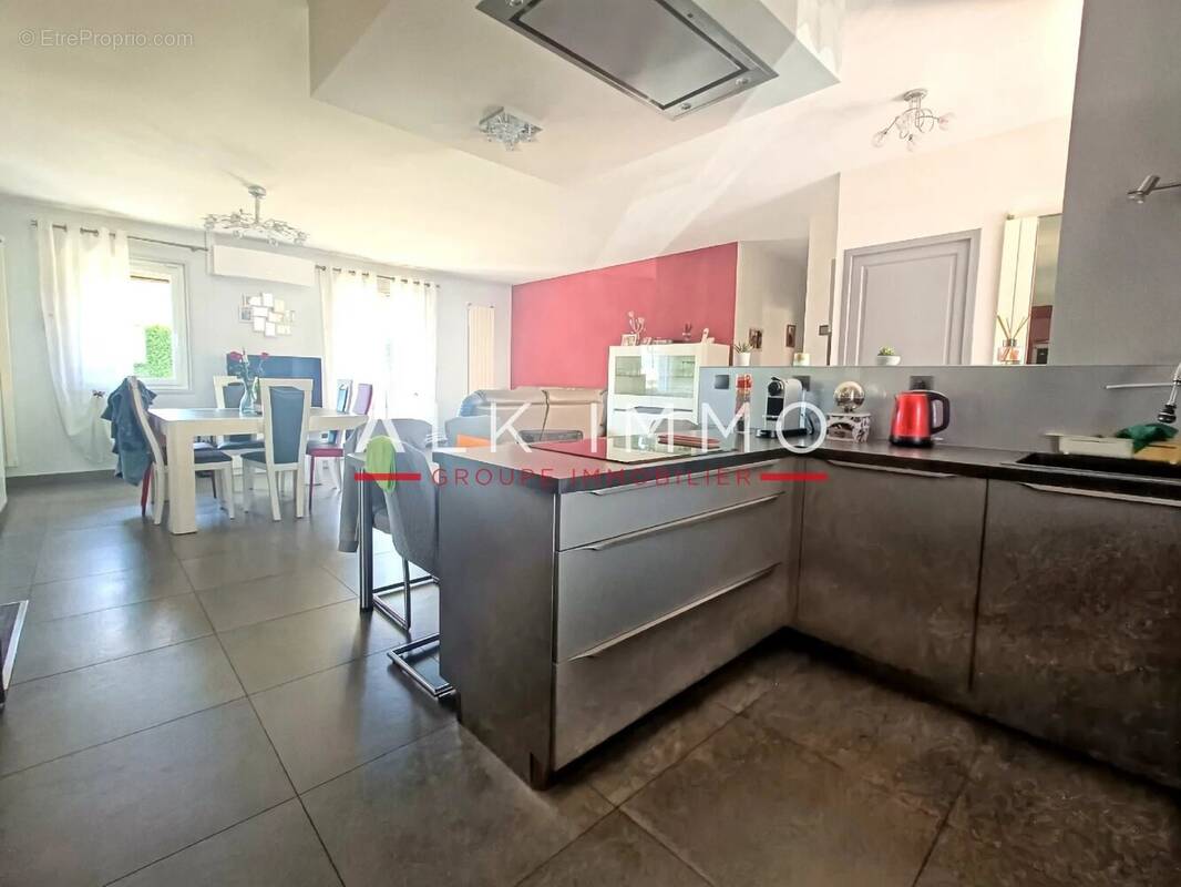 Maison à VETRAZ-MONTHOUX