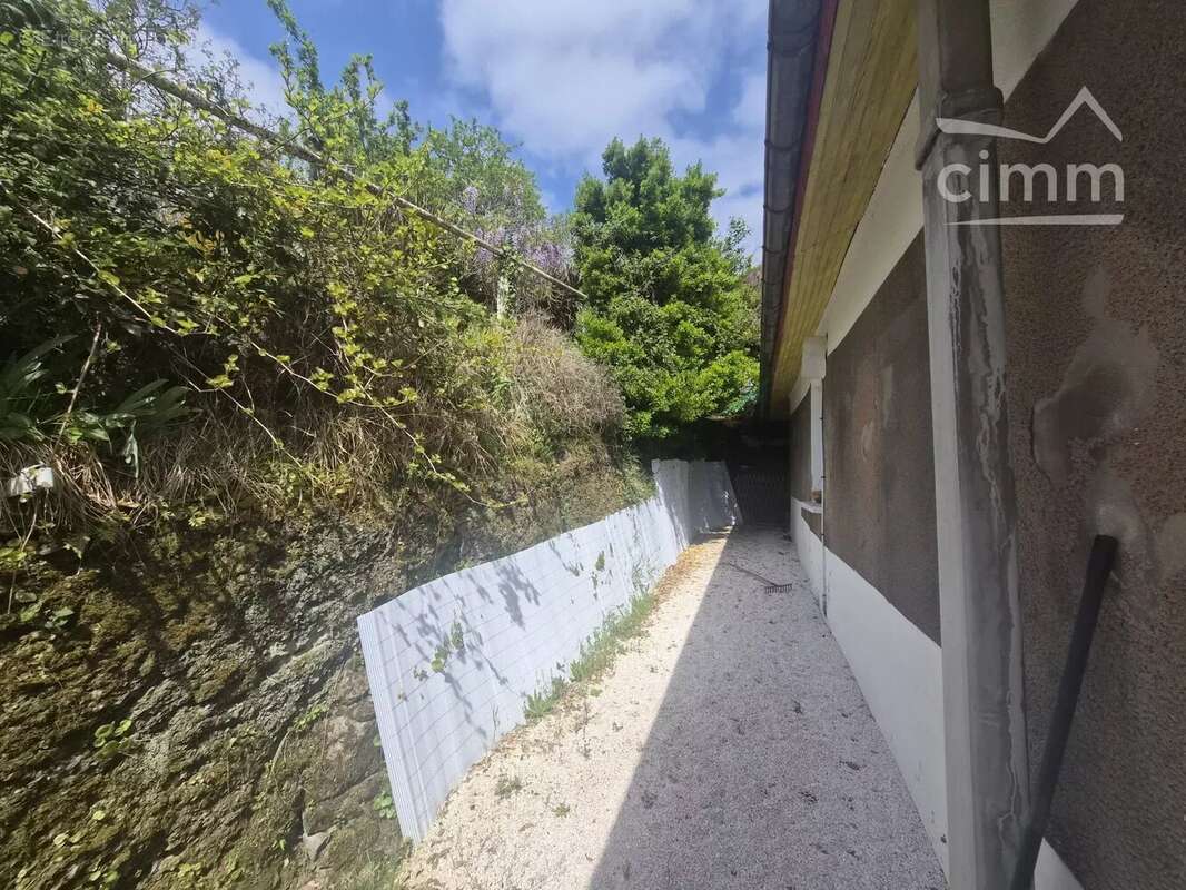 Maison à DECAZEVILLE