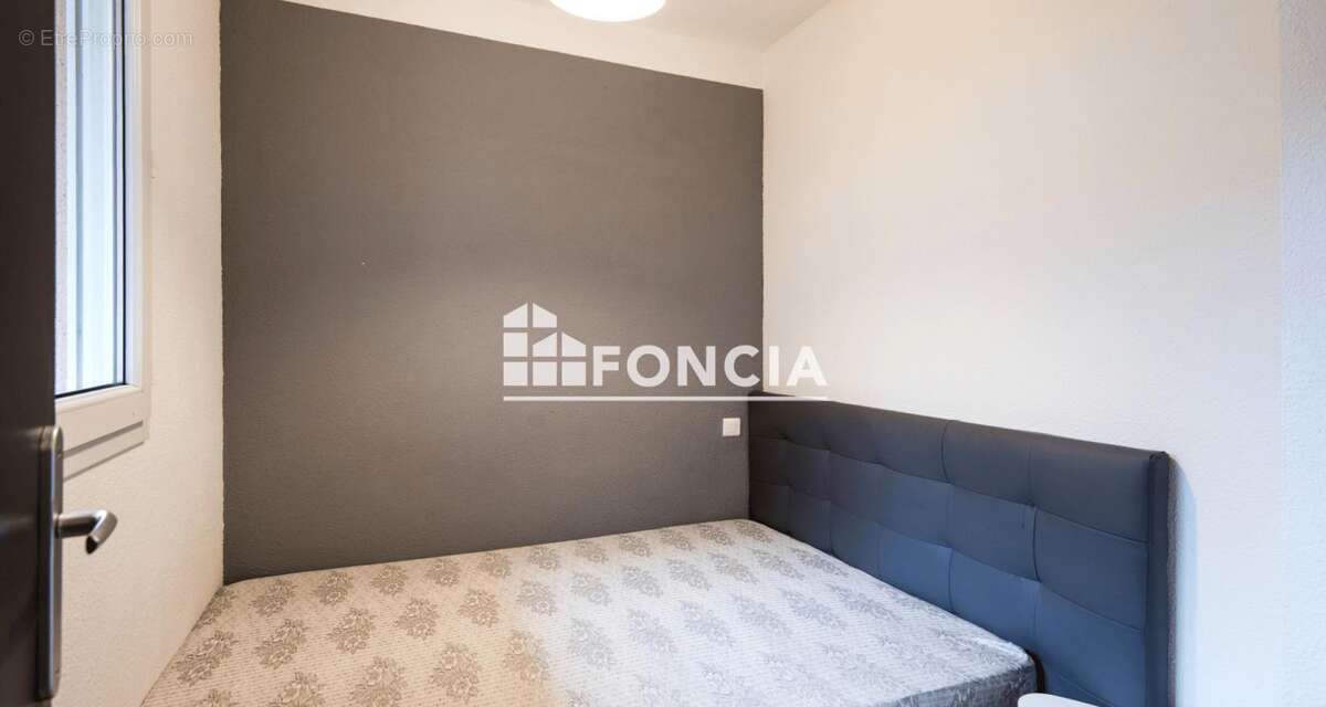 Appartement à SALLES-CURAN