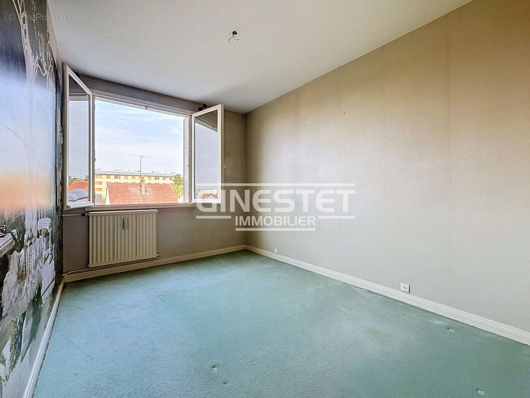 Saint andre les vergers - t5 a renover avec balcon et cave - photo 10