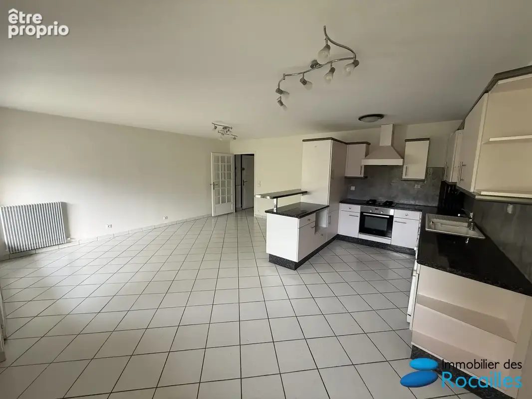 Appartement 3 pièces 63 m² à vendre à La Roche-Sur-Foron (74800) - photo 2