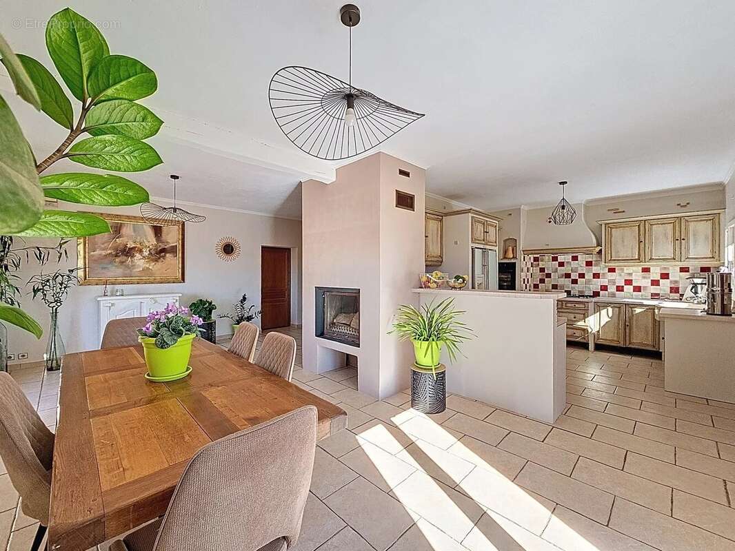 Maison à SAINT-LAURENT-DU-VAR