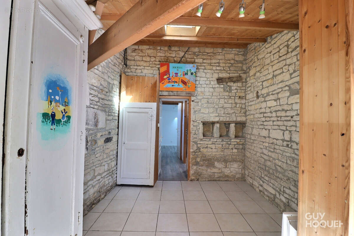 Propriété de caractère   Charme et élégance à Vouhé - photo 3