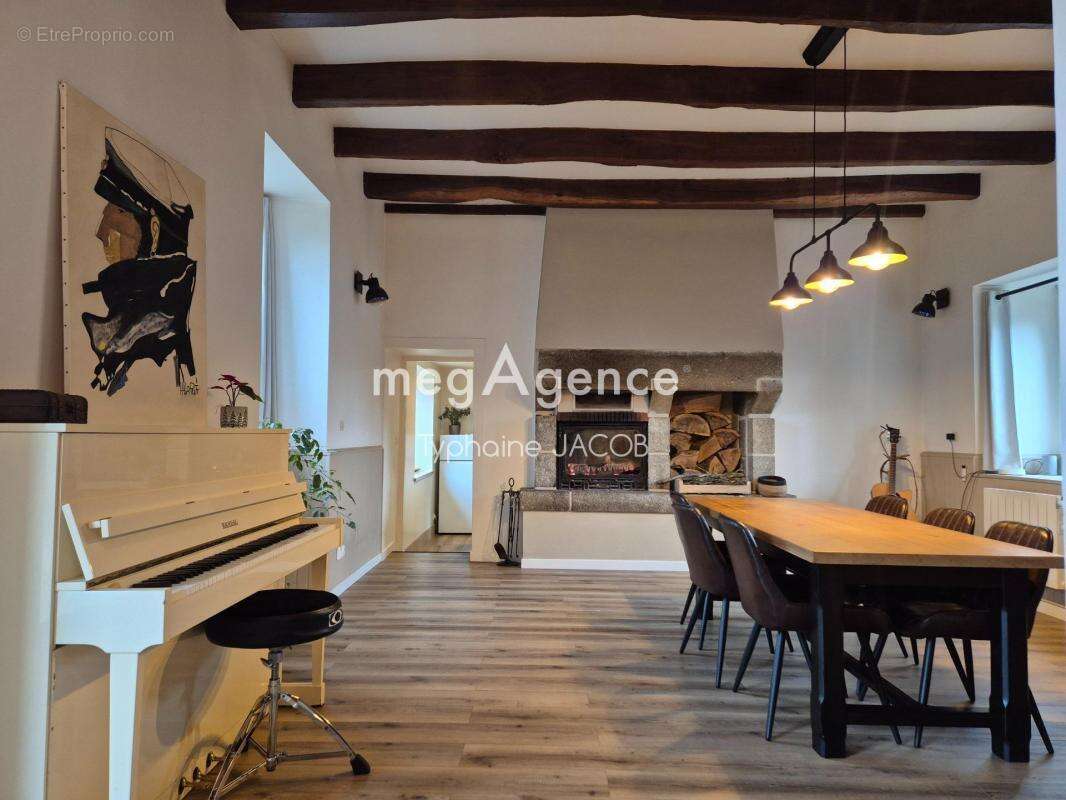 Ensemble rénové : maison 6 chambres, 1 studio et T2 - photo 2