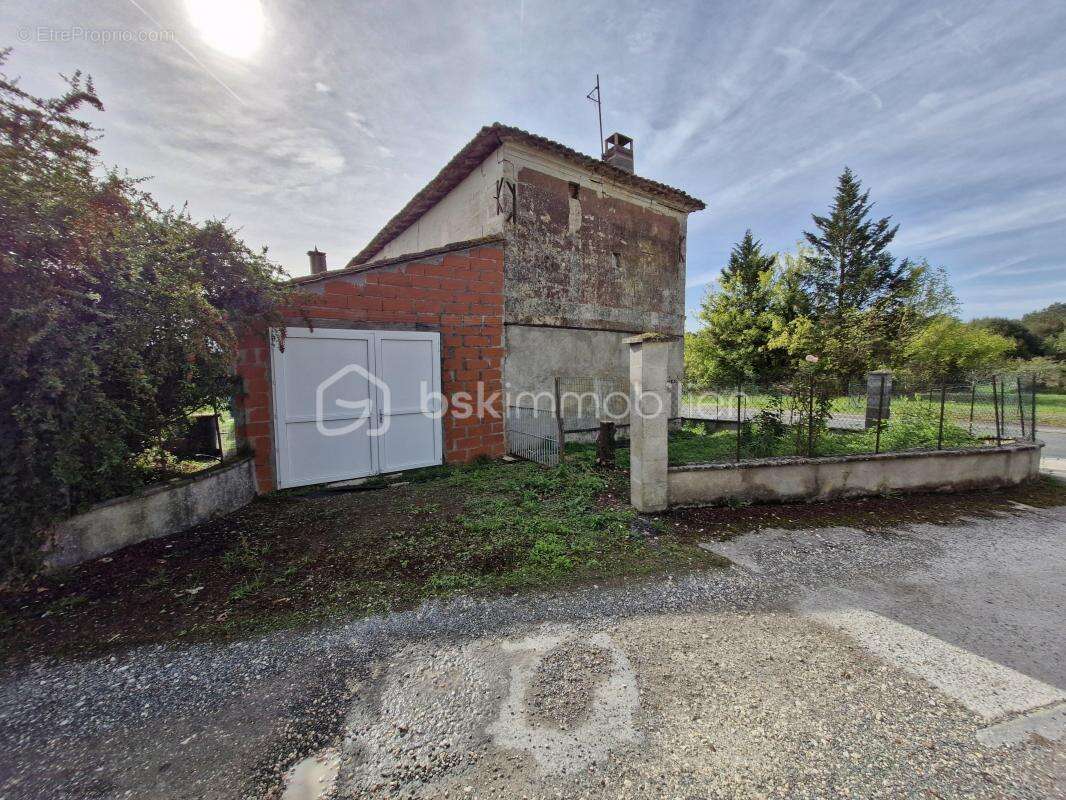 Maison à EYGURANDE-ET-GARDEDEUIL