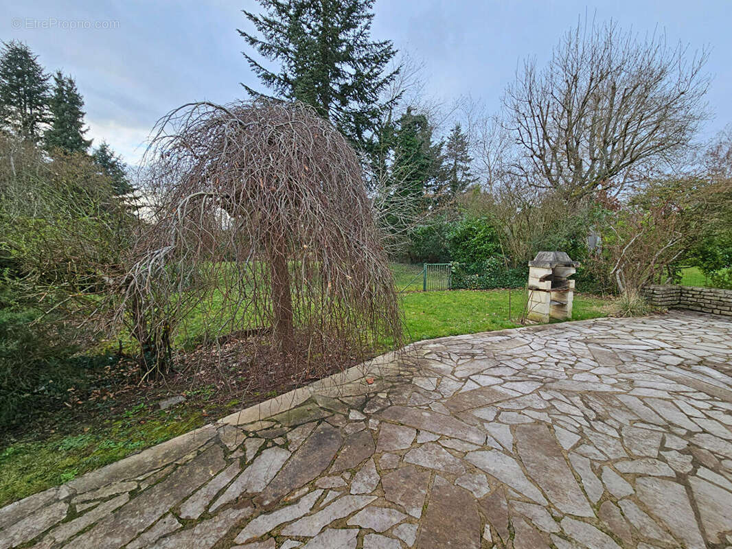 Maison à VOISINS-LE-BRETONNEUX