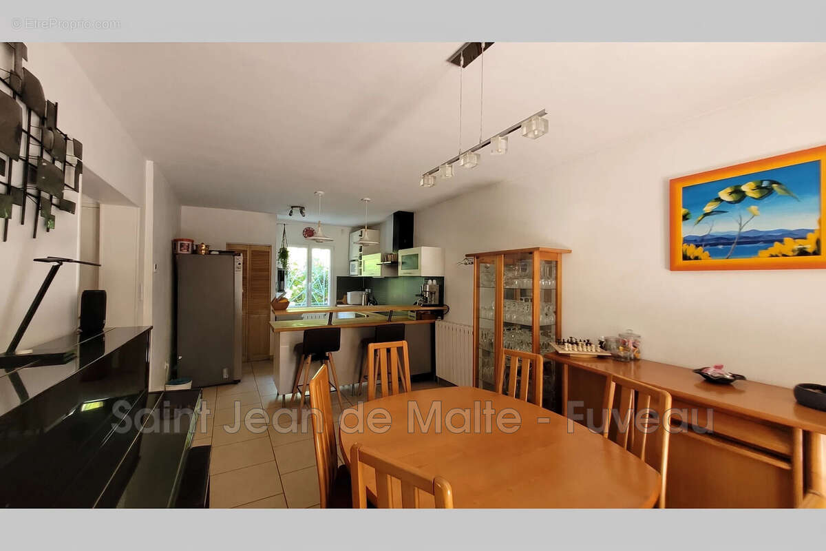 Maison 113 m² à Saint-Savournin  - photo 5