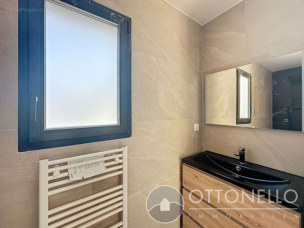 Maison à ROQUEBRUNE-SUR-ARGENS