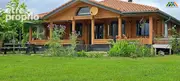 Chalet en bois avec terrasse couverte et jardin verdoyant. - Maison à TRIE-SUR-BAISE