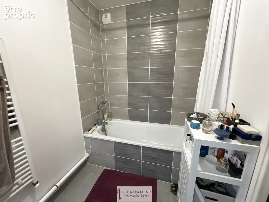 Appartement T3 + balcon + parkings privatifs - photo 7