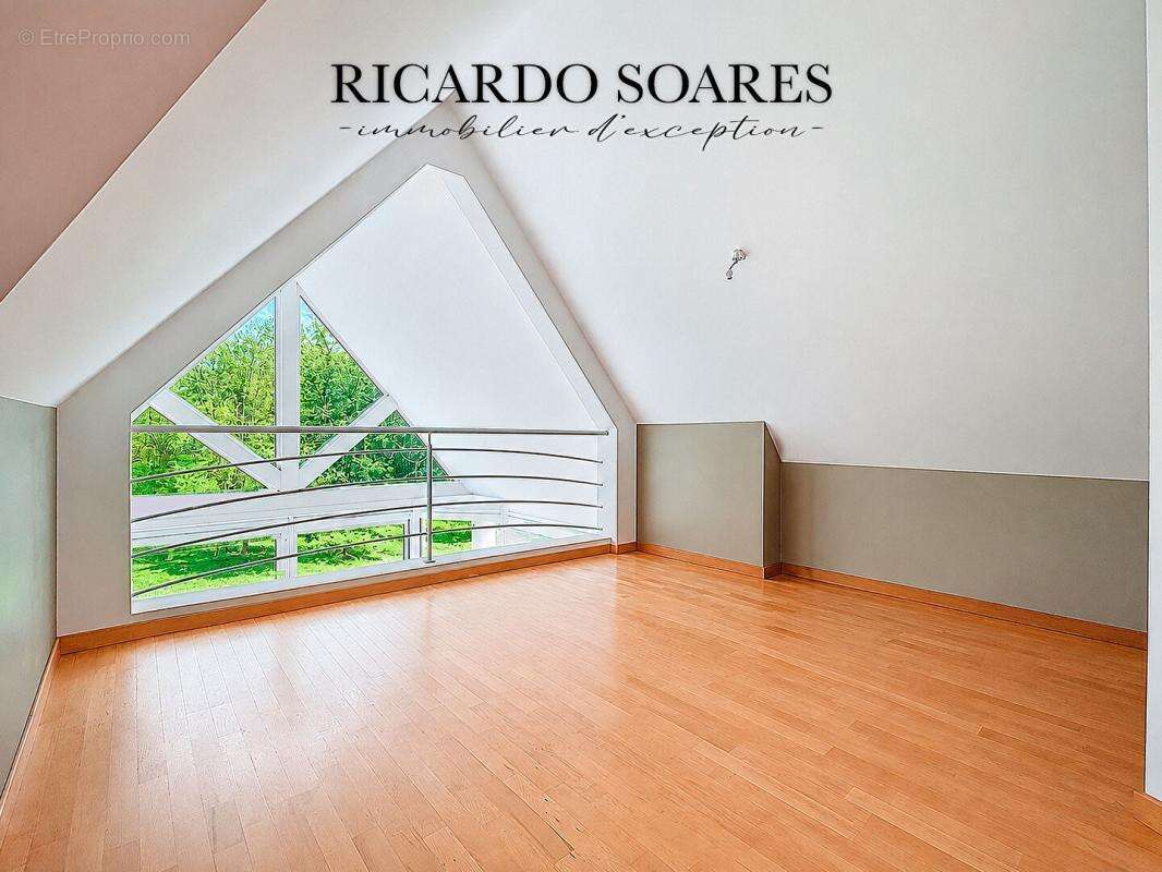 60940 angicourt - maison d'architecte 180 m² / grand séjour / 5 chambres / sous-sol total / terrain arboré 15 000 m² - photo 16