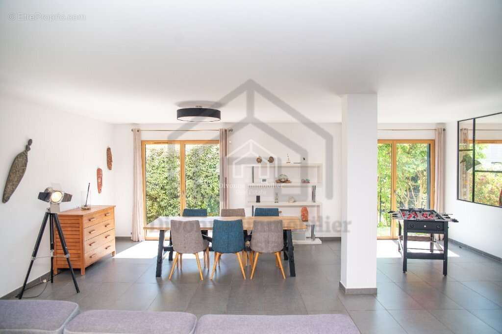 Maison à DIVONNE-LES-BAINS