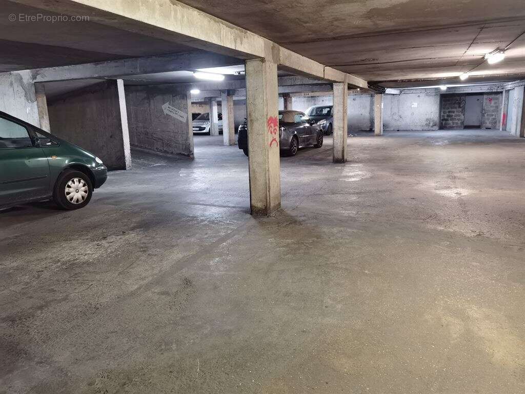 Parking à PARIS-19E