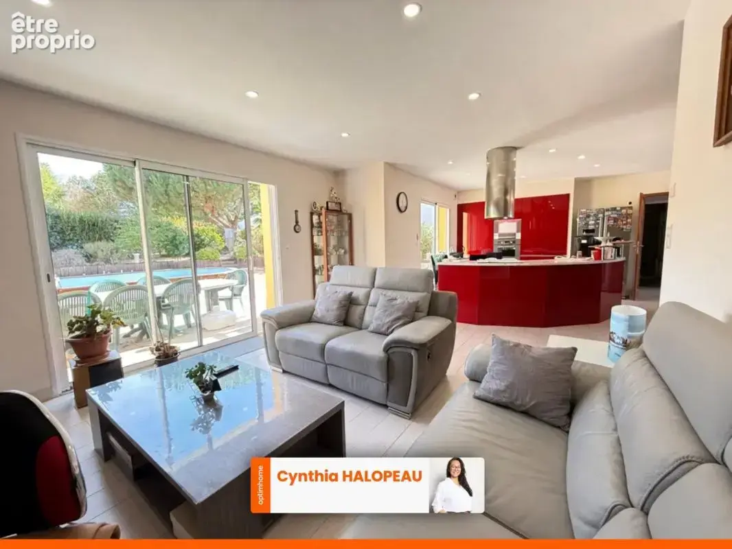 Maison familiale de 161 m² avec piscine – Chauché - photo 3