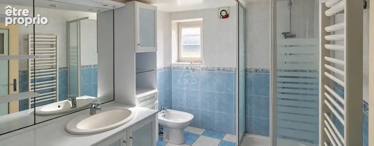 Maison de caractère en centre-bourg  95 m², trois chambres et terrain clos - photo 8
