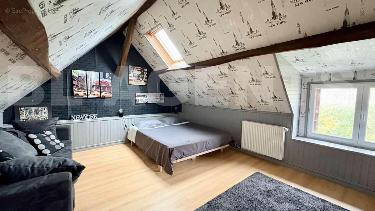 Chambre Etage - Maison à DAMMARIE