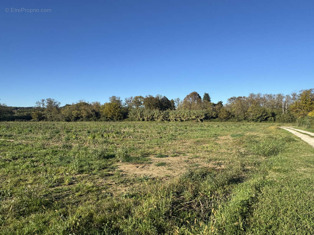 Terrain à MONTBOUCHER-SUR-JABRON