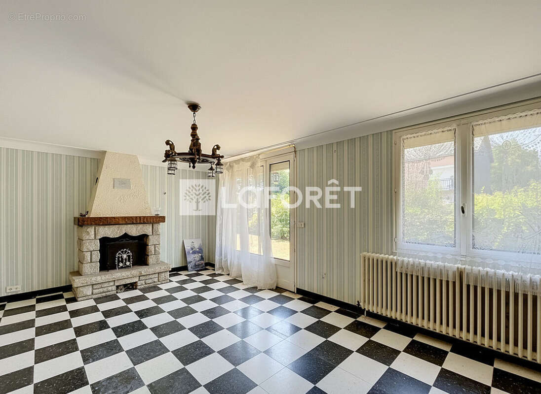 Maison Saint Perreux 7 pièce(s) 131 m2 - photo 2