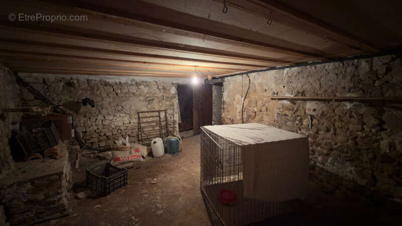 SOUS COMPROMIS - Maison de village avec jardinet et parking - Saint Trinit - photo 15