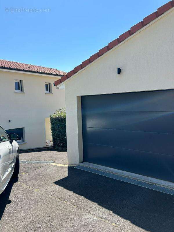 Maison à LES MARTRES-DE-VEYRE