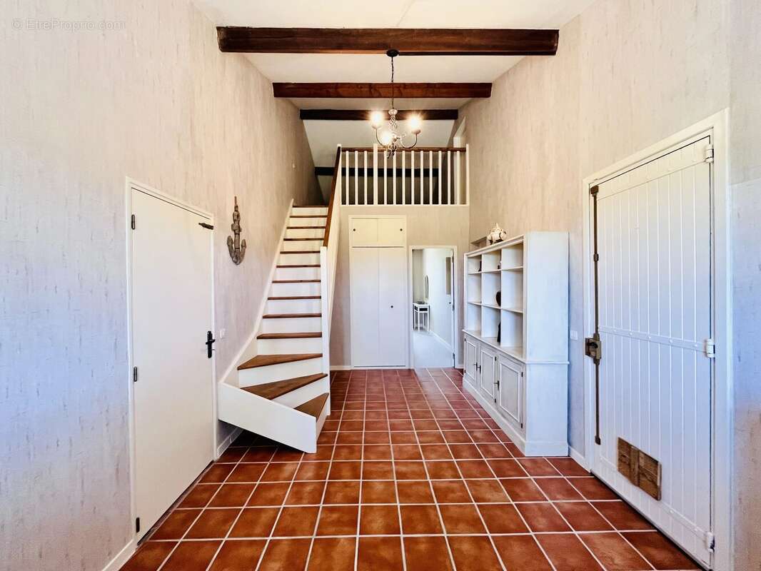 Maison de plain-pied 4 chambres avec jardin et piscine dans un cadre tranquille - photo 12